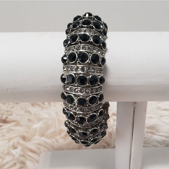 EUC domed black jeweled and faux diamond stretchy bracelet - Picture 3 of 9